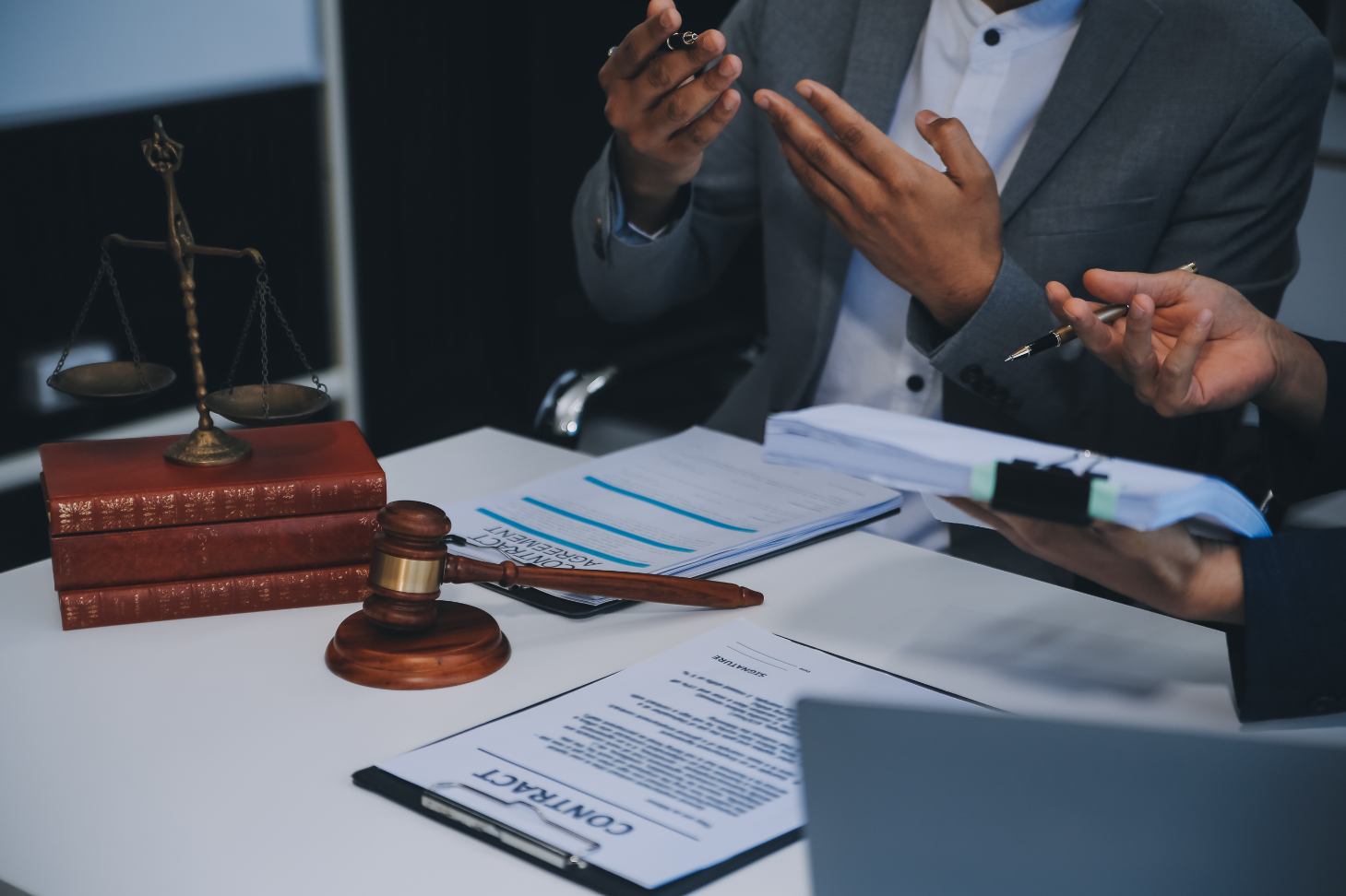 Read more about the article 5 Scenarios to File Business Dispute Case in UAE Courts